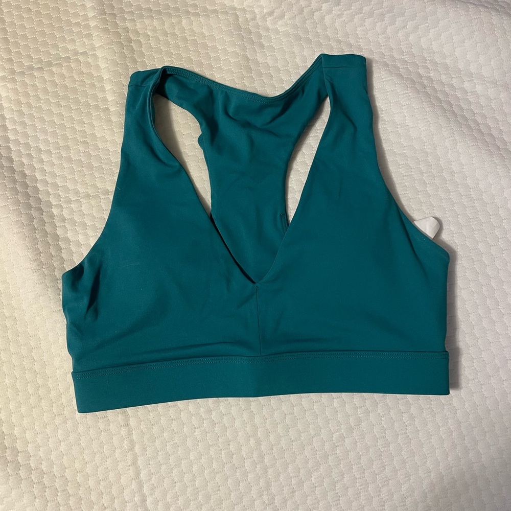 Fabletics sports bra size medium never worn
